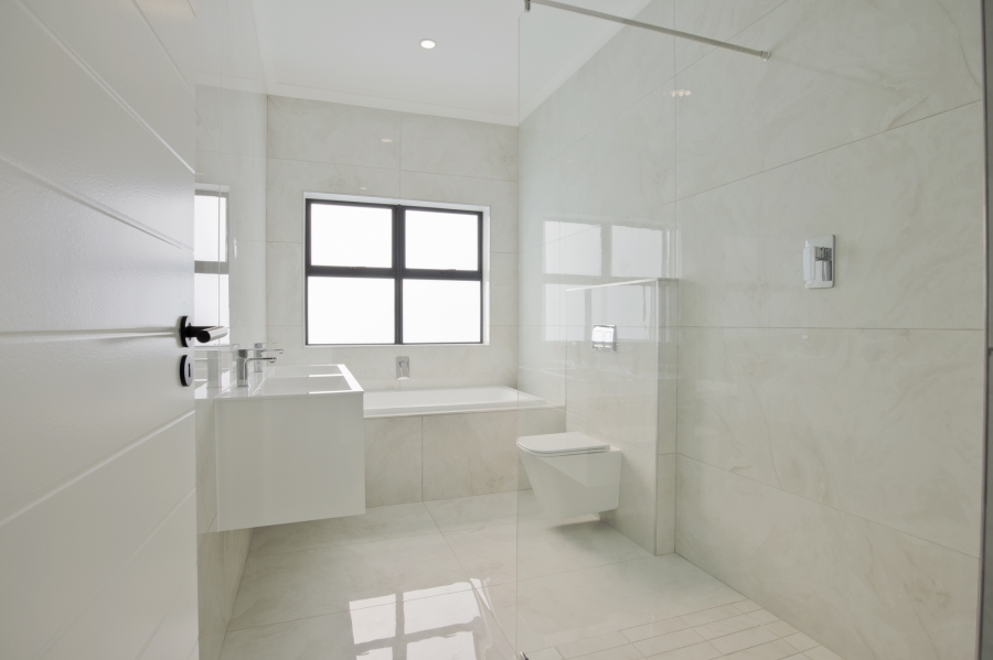 5 Bedroom Property for Sale in Sandown Western Cape